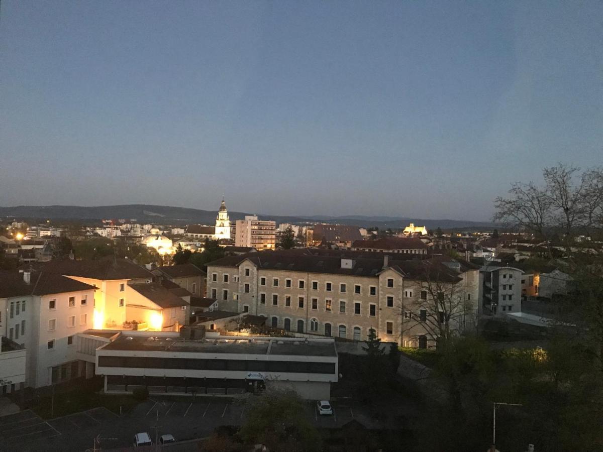 Bel Appartement Renove, Spacieux Et Lumineux Bourg-en-Bresse Exterior foto